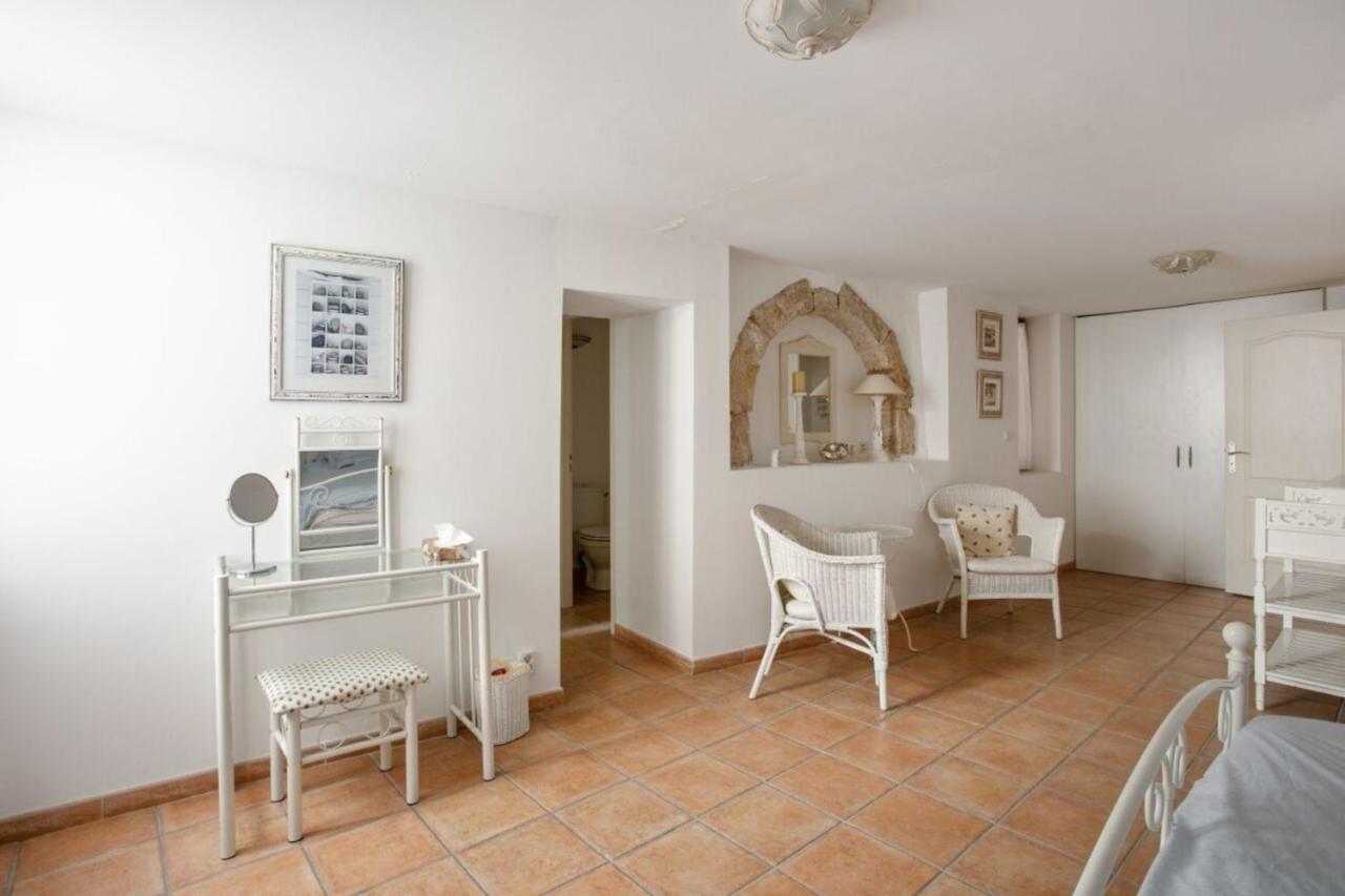 Villa Charming And Quaint 2-Bed House In Marseillan Esterno foto